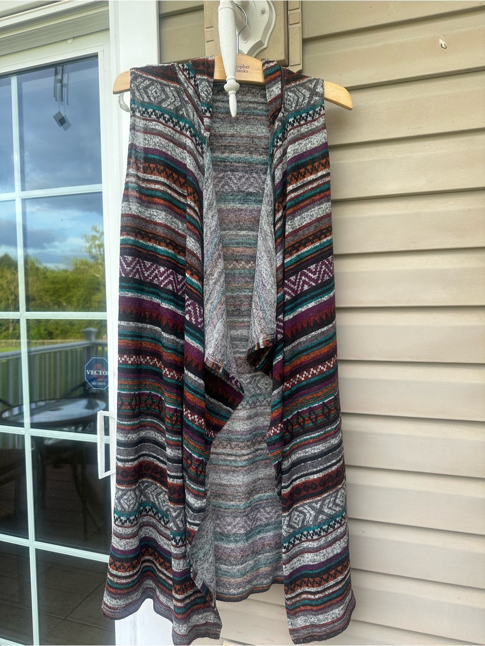Almost Famous Hooded Multicolor Sleeveless Small Cardigan Sweater Vest. Aztec